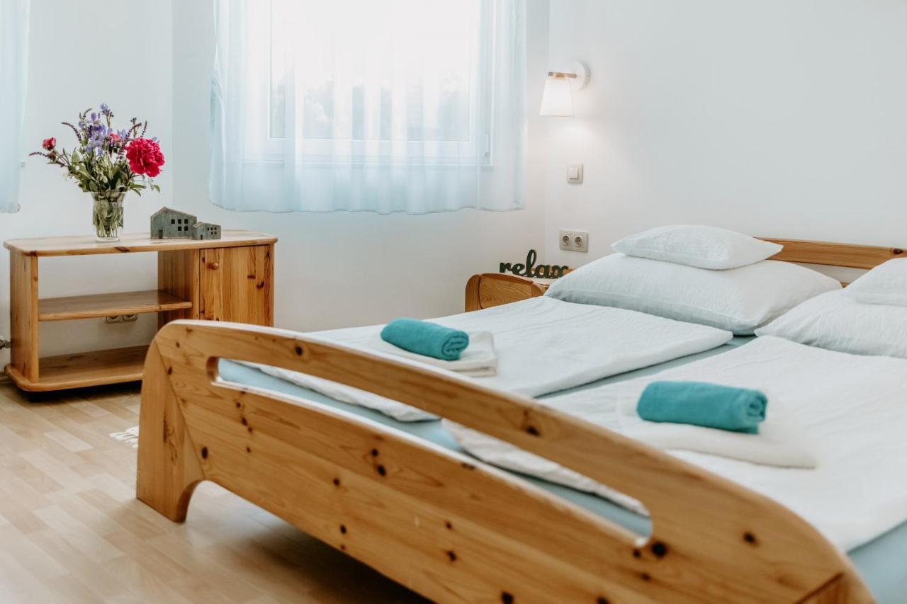 Kek Vendeghaz Family Resort Gyenesdiás エクステリア 写真