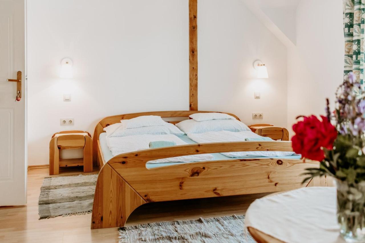 Kek Vendeghaz Family Resort Gyenesdiás エクステリア 写真