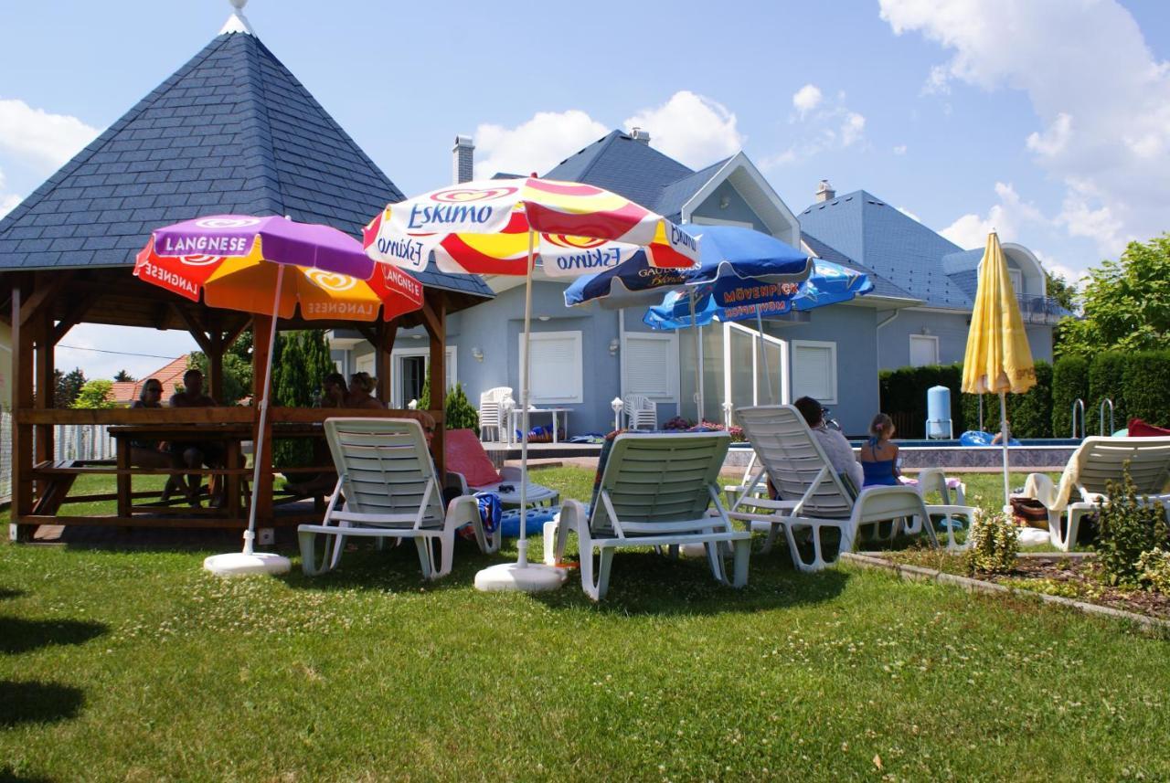 Kek Vendeghaz Family Resort Gyenesdiás エクステリア 写真