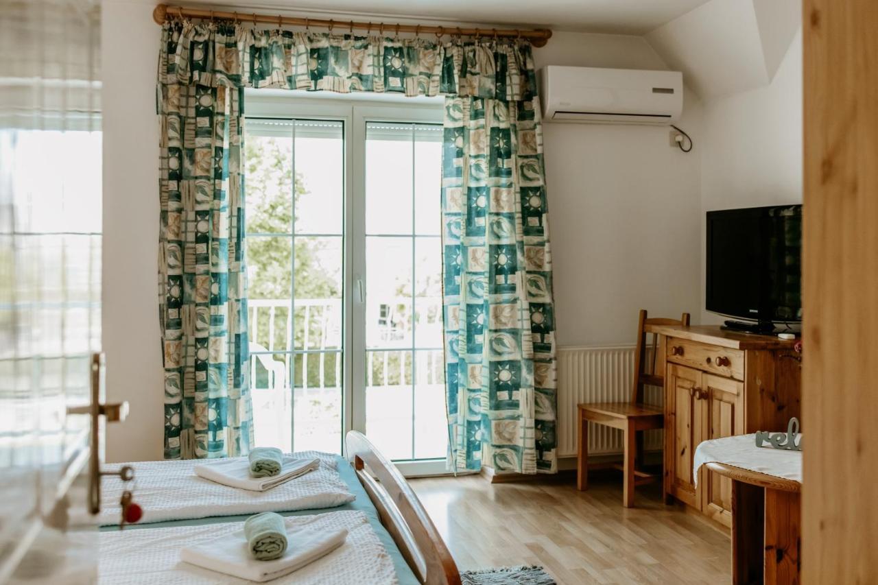Kek Vendeghaz Family Resort Gyenesdiás エクステリア 写真