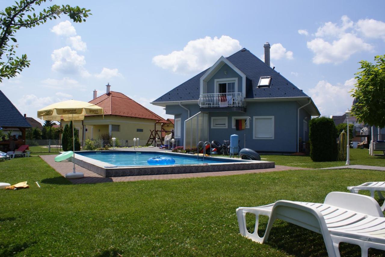 Kek Vendeghaz Family Resort Gyenesdiás エクステリア 写真