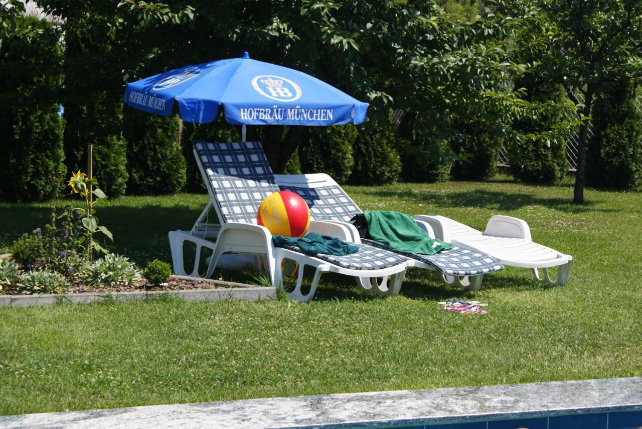 Kek Vendeghaz Family Resort Gyenesdiás エクステリア 写真