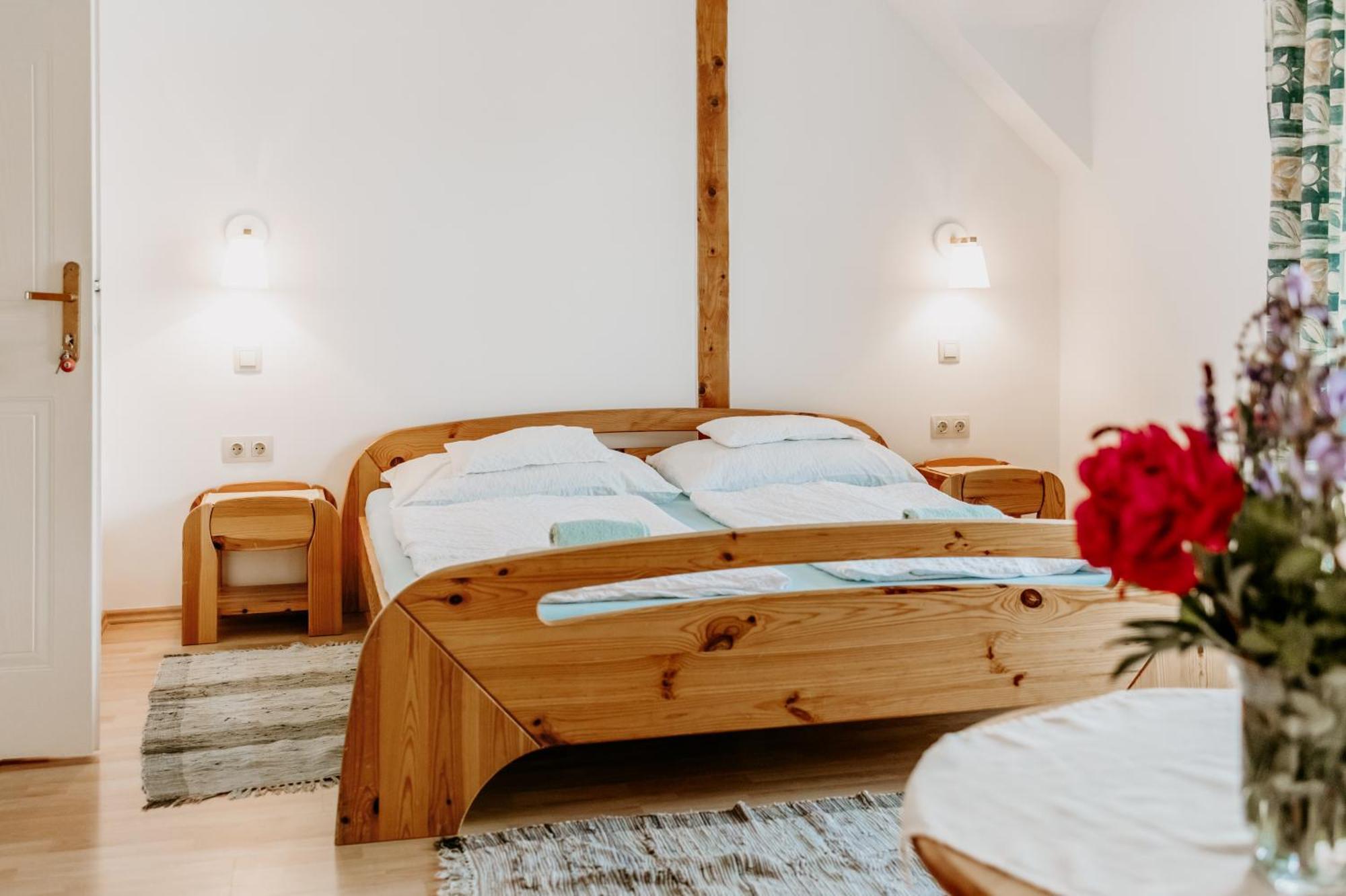 Kek Vendeghaz Family Resort Gyenesdiás エクステリア 写真